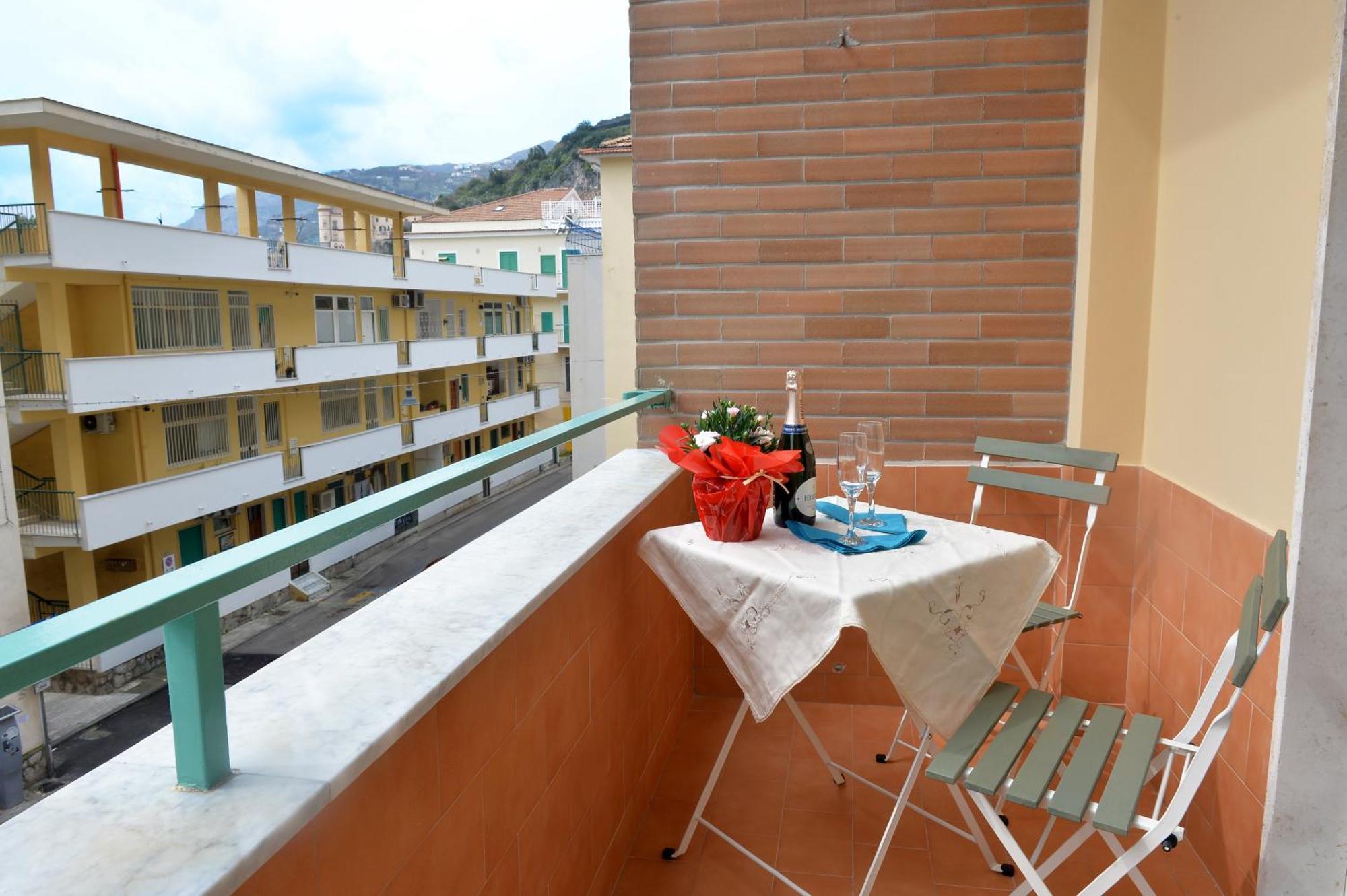 Charming Rooms Amalfi Coast Maiori Luaran gambar